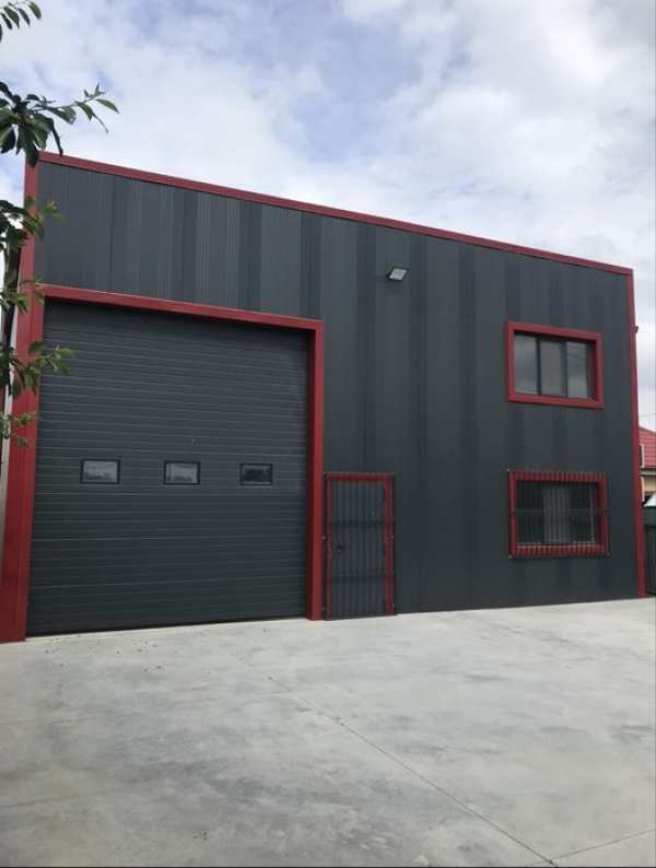 Hala 400 mp de inchirat