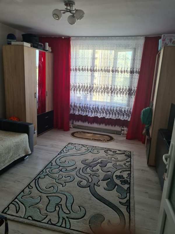 Închiriez garsoniera 38mp decomandată