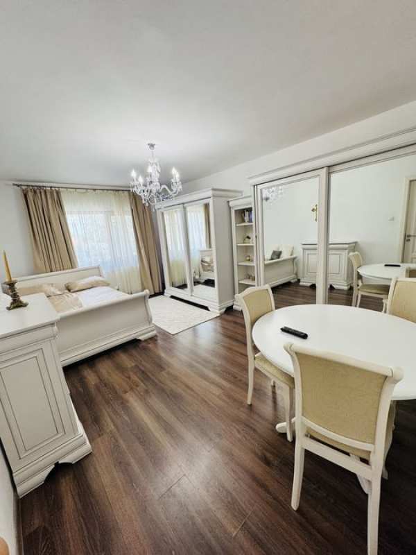Vand apartament 2 camere Piata Centrala