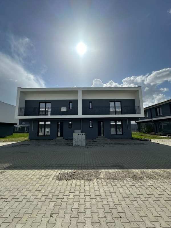 Duplex de vânzare în Rășinari – liniște și priveliște superbă