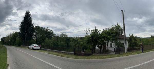 Teren și casă de vanzare
