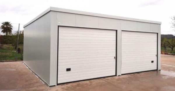 Vând garaj pe structură metalică am venit cu panouri sandwich