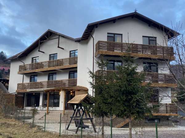 Pensiune 12 camere ,Moieciu de jos (Pestera)