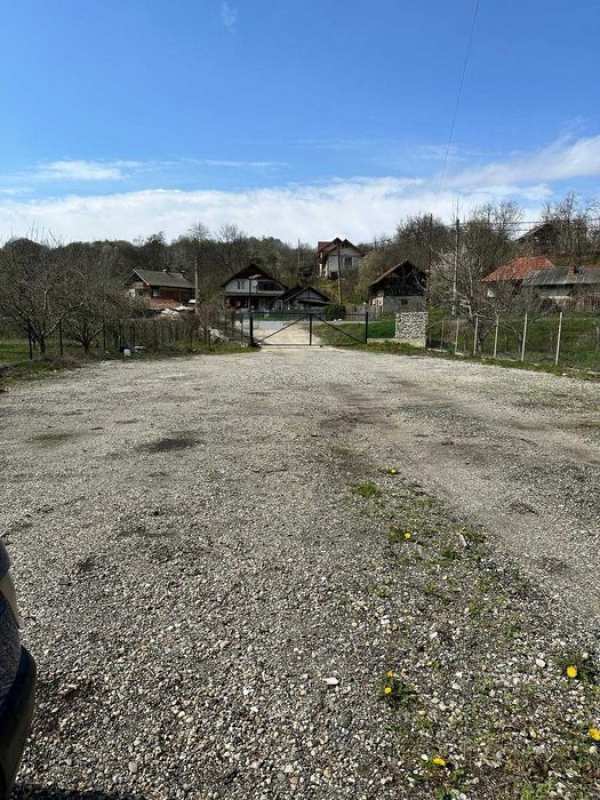 De vânzare teren + clădire birou + atelier auto + foișor