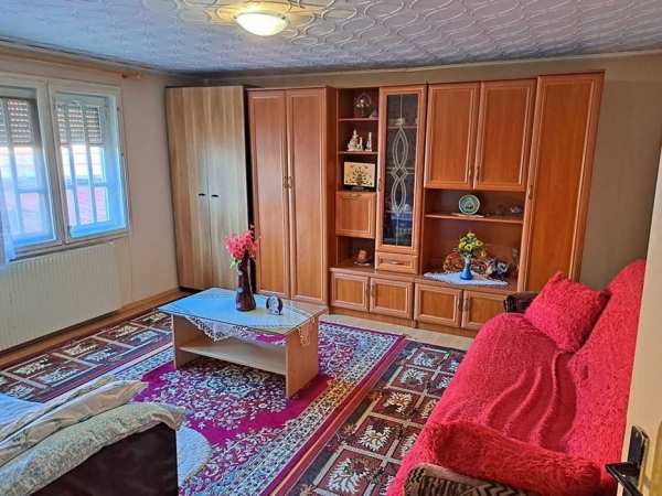 Inchiriez casa in Reghin, zona centrala