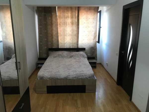 Proprietar ofer la inchiriat garsoniera , situata la 80 m de metrou .