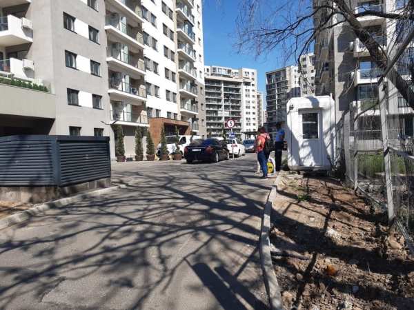 Vand loc dublu de parcare subteran( pot parca 2 masini) in GranVia,