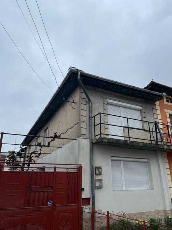 Inchiriez apartament cu 4 camere