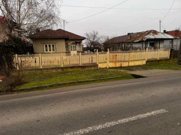 Casa de vanzare in comuna ogrezeni judetul Giurgiu strada principala
