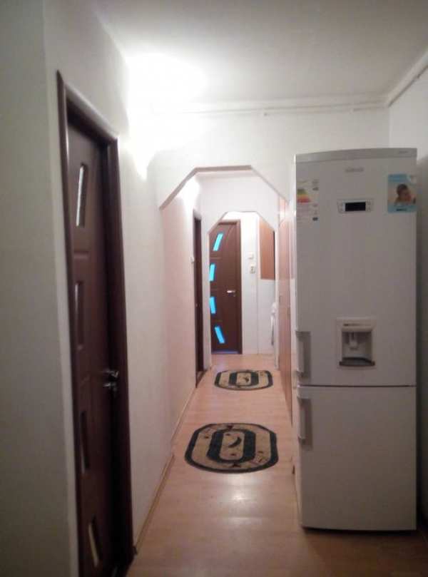 apartament 3 camere, decomandat, centrala, etaj 2/4