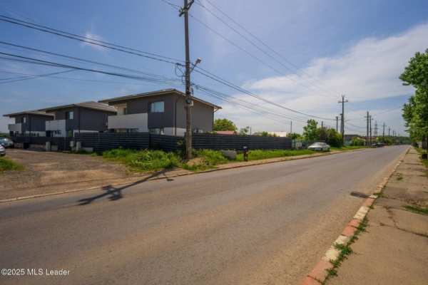 Direct proprietar vand Casa curte betonata net+ TVA.Birouri+depo