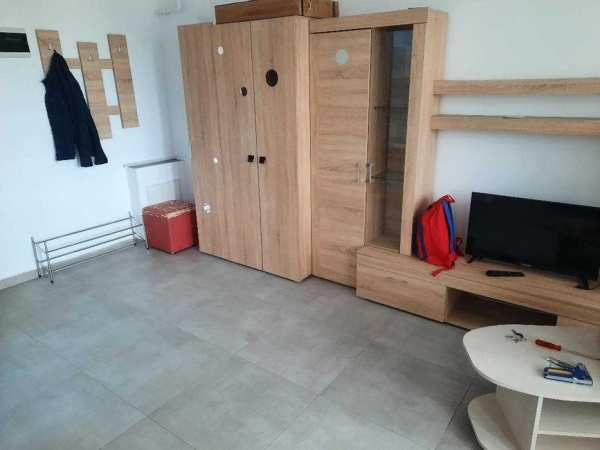 Inchiriez garsoniera Militari Residence