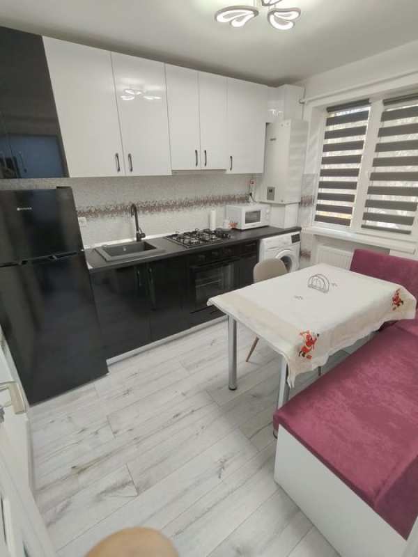 Închiriez garsonieră