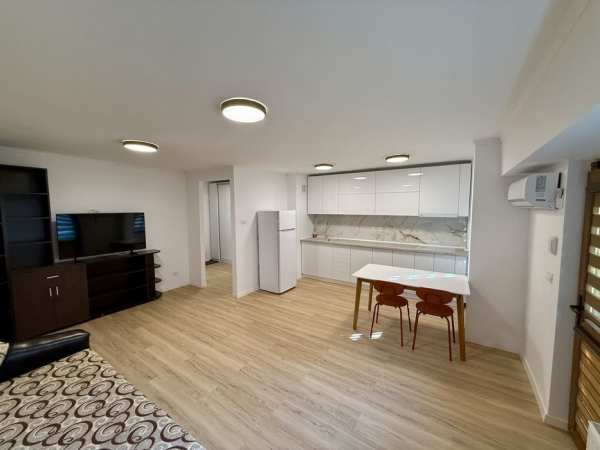 Inchiriez garsoniera Mall Vitan