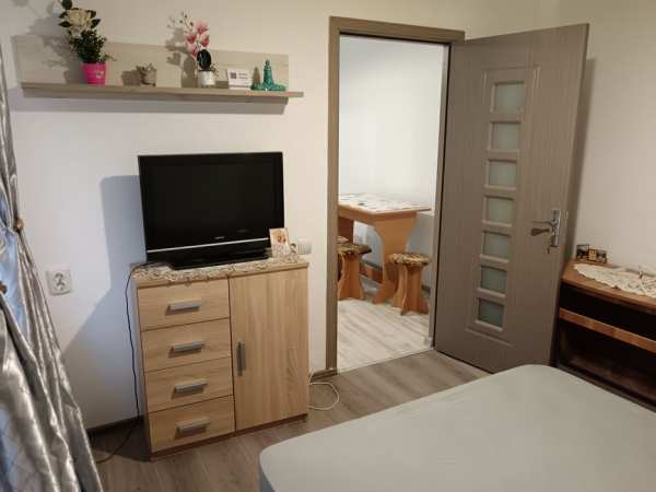 Închiriez garsoniera