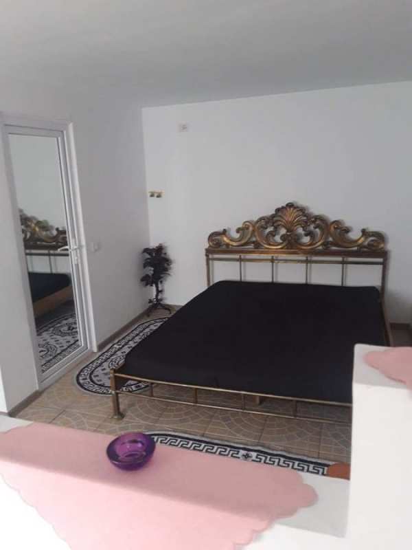 Închiriez doua garsoniere Tuzla