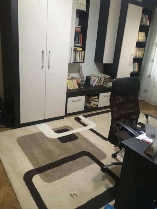 Chirie camera in apartamet de 4 camere