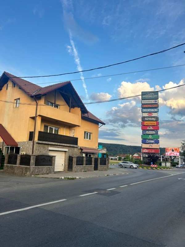 Imobil de închiriat lângă SHOPPING CITY MALL