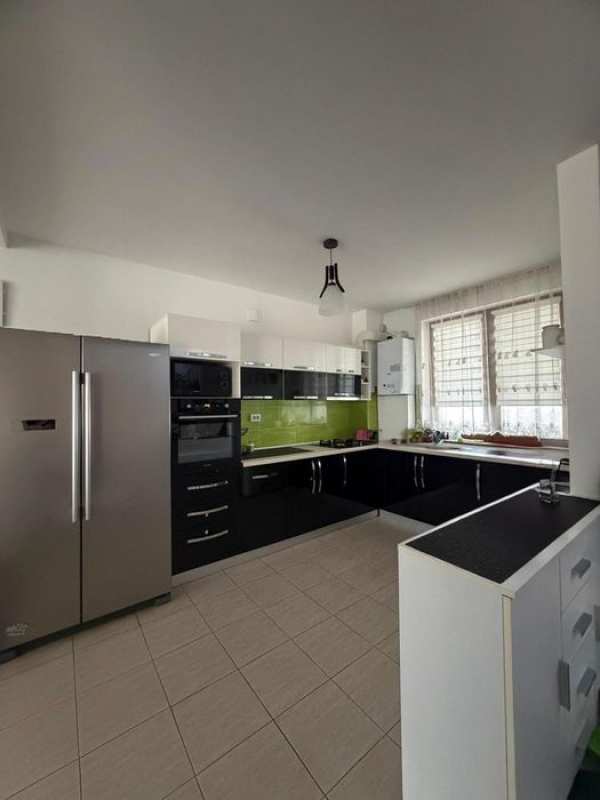 Casa tip duplex de inchiriat in Sanpetru
