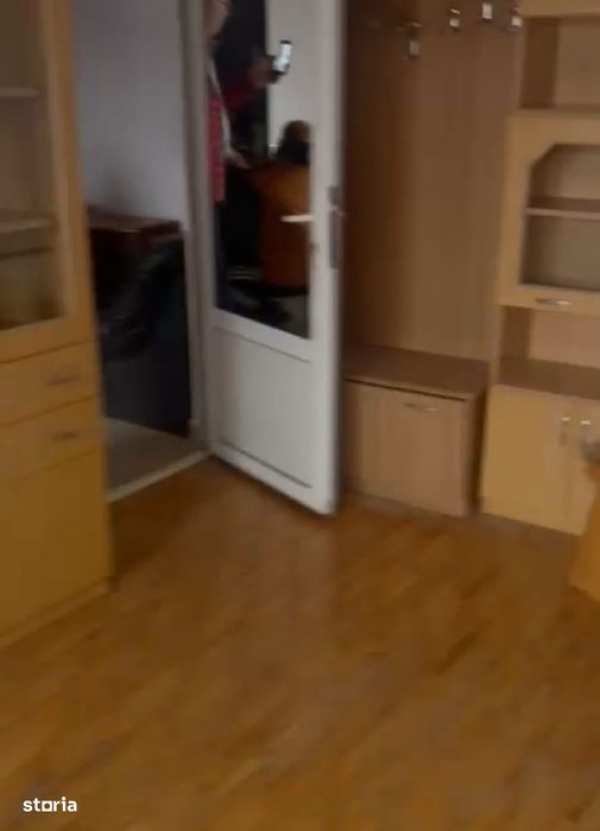 Se vinde CONVENABIL apartament cu 3 camere in Gherla