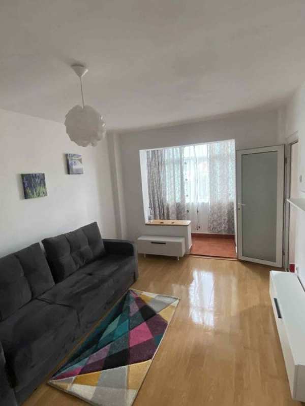 Inchiriez garsoniera in centrul orasului Comanesti