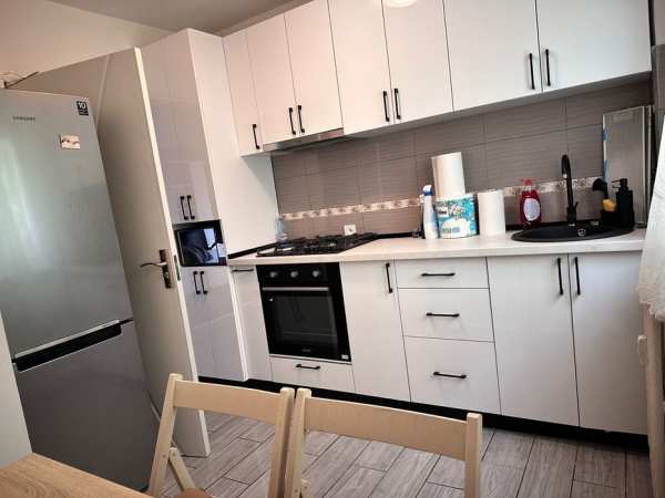 Inchiriez apartament 3 camere GORJULUI