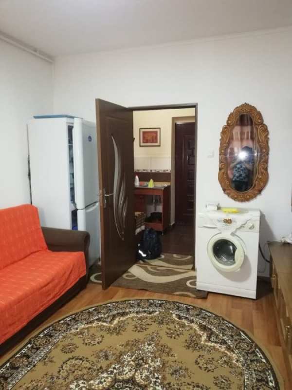 Inchiriez garsoniera (decebal)