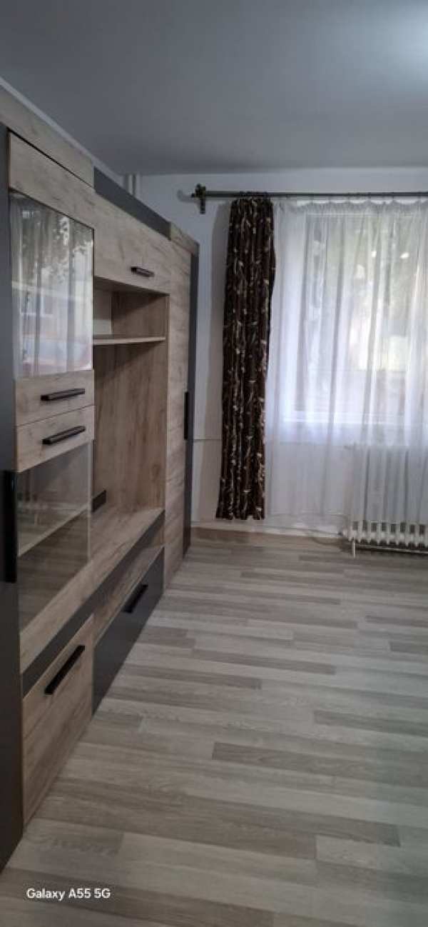 Închiriez garsonieră