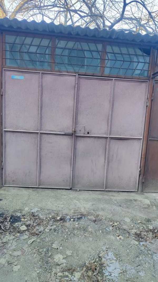 Închiriez garaj zona polivalentă