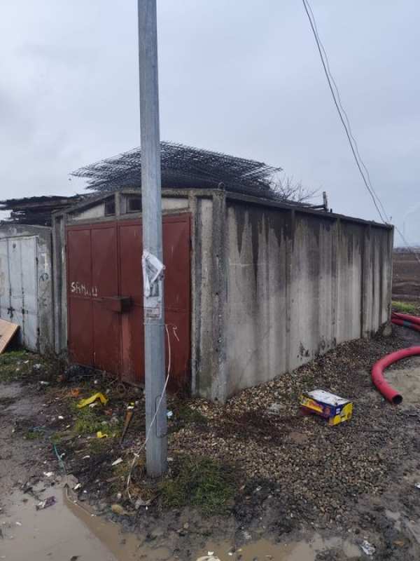 Vand garaj de beton cu transport si macara