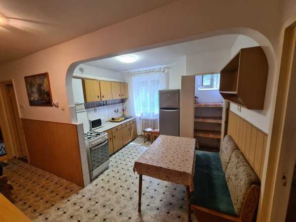 Inchiriez apartament 2 camere, decomandat in 14Mai