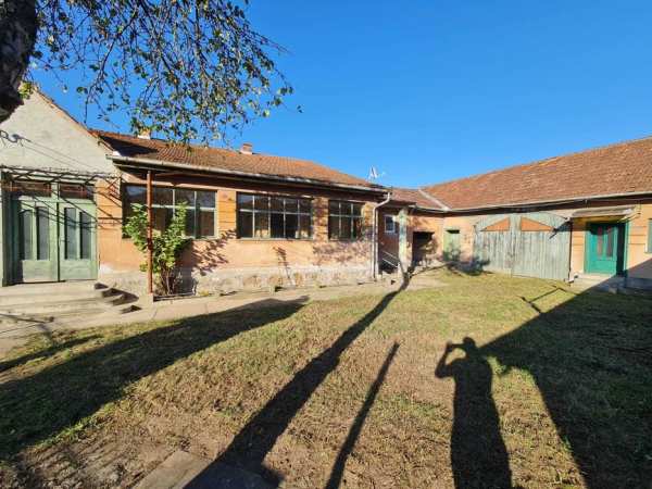 Casa cu teren 7000mp in Ilia