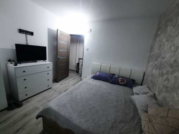 Inchiriez apartament semi decomandat 2 camere
