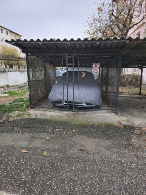 Inchiriez garaj in zona Posada