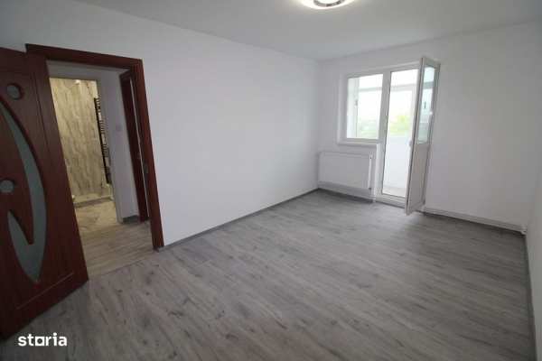 Vând apartament 3 camere în Hunedoara, zona Stadion, 47 mp, et.3
