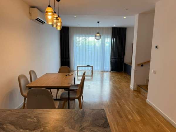Închiriez vila pipera 5 camere  școală Americana 130 mp