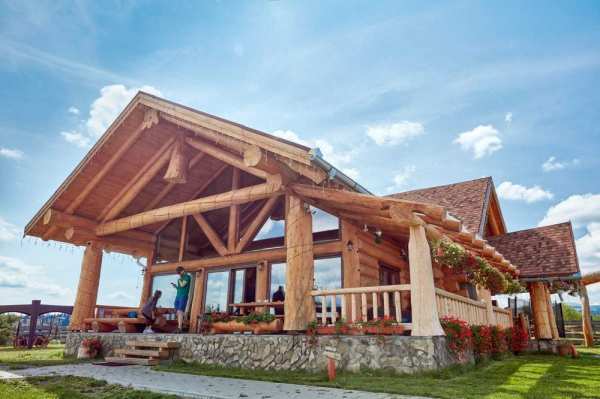 Cabana cu jacuzzi/sauna langa partie