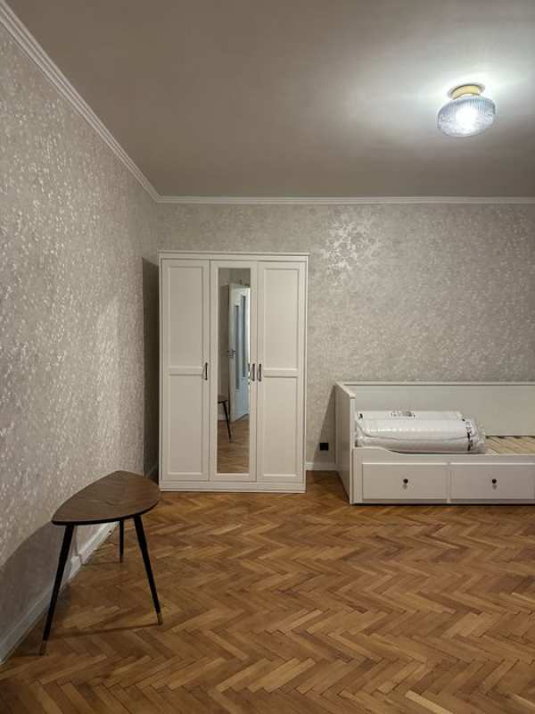 Inchiriez apartament cu 1 camera in zona Fabrica de Bere