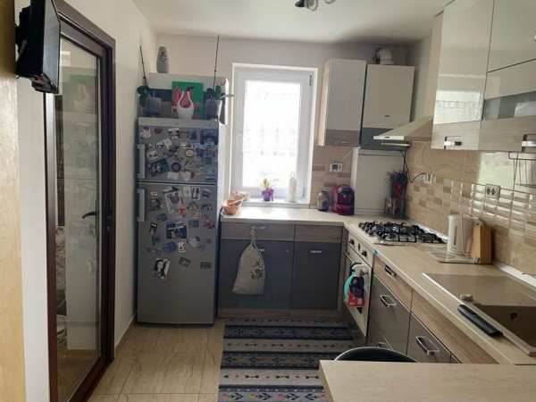 Apartament 3 camere  de vanzare