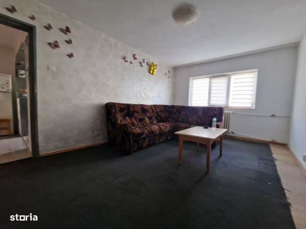 Navodari (Sud Str Rândunelelor)- 2 camere decomandate etaj 3/4, liber