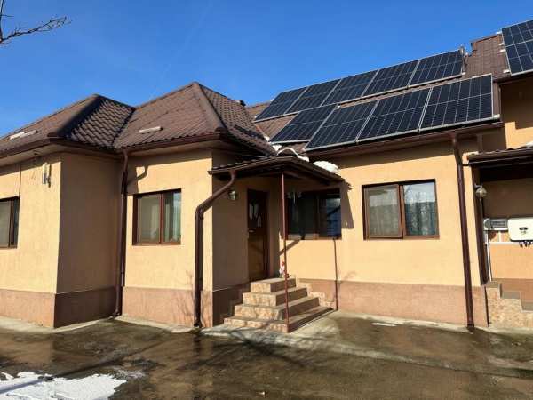 Vând casă cu teren