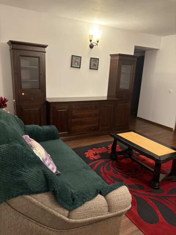 Vand apartament complet mobilat