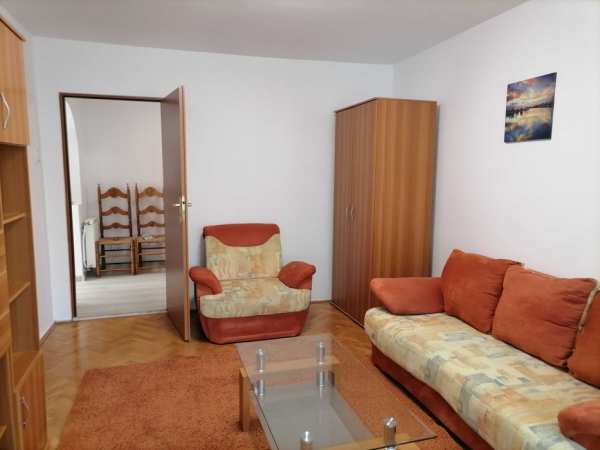 Dau in chirie apartament cu 2 camere