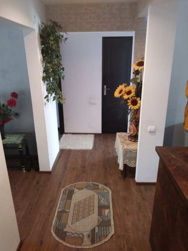 Vând apartament cu 3 camere