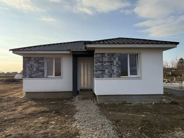 Ofer spre Vanzare Casa pe un Nivel in Lazuri