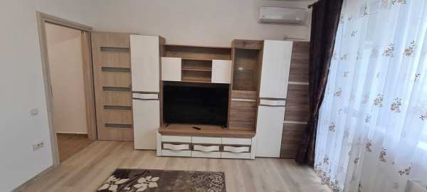 Închiriez garsonieră cu loc de parcare, disponibilă pt mutare imediată