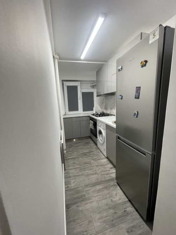 Ofer spre inchiriere apartament 2 camere, semidecomandat
