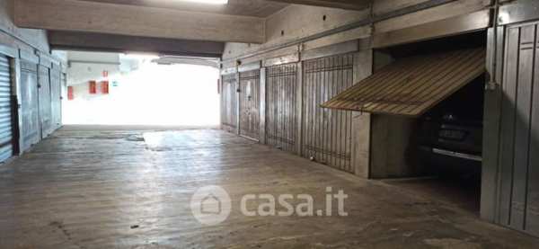 Box/posto auto in residenziale in Via SOMMARIVA 5 BIS