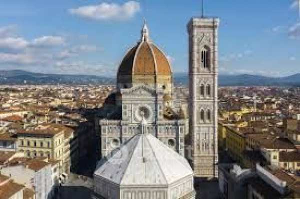 Negozio/locale commerciale in commerciale in Via dei Conti 9