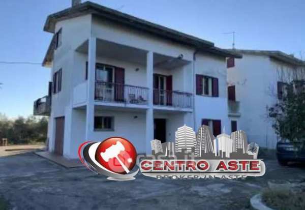 Appartamento in residenziale in Via del Montale